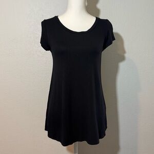 Chris & Carol Black Scoop Neck, Basic, Flowy Bottom, Soft, Short Sleeve Top Sz.S